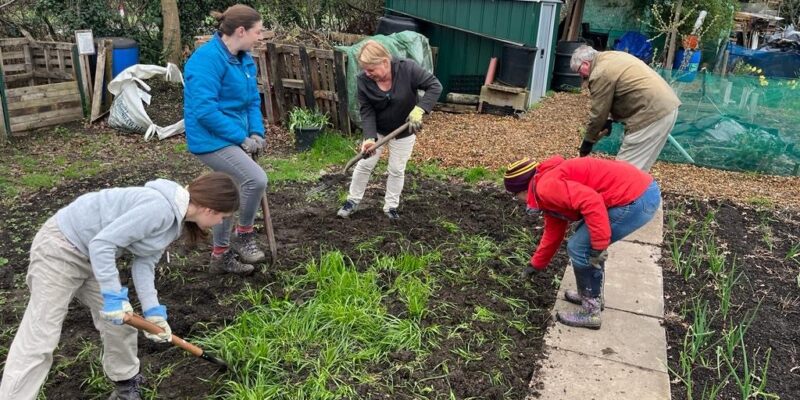 Radcliffe Community Gardens Digging - Radcliffe on Trent