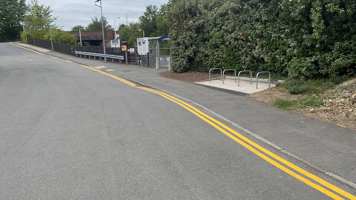 Photograph of double yellow lines next to Radcliffe on Trent train station